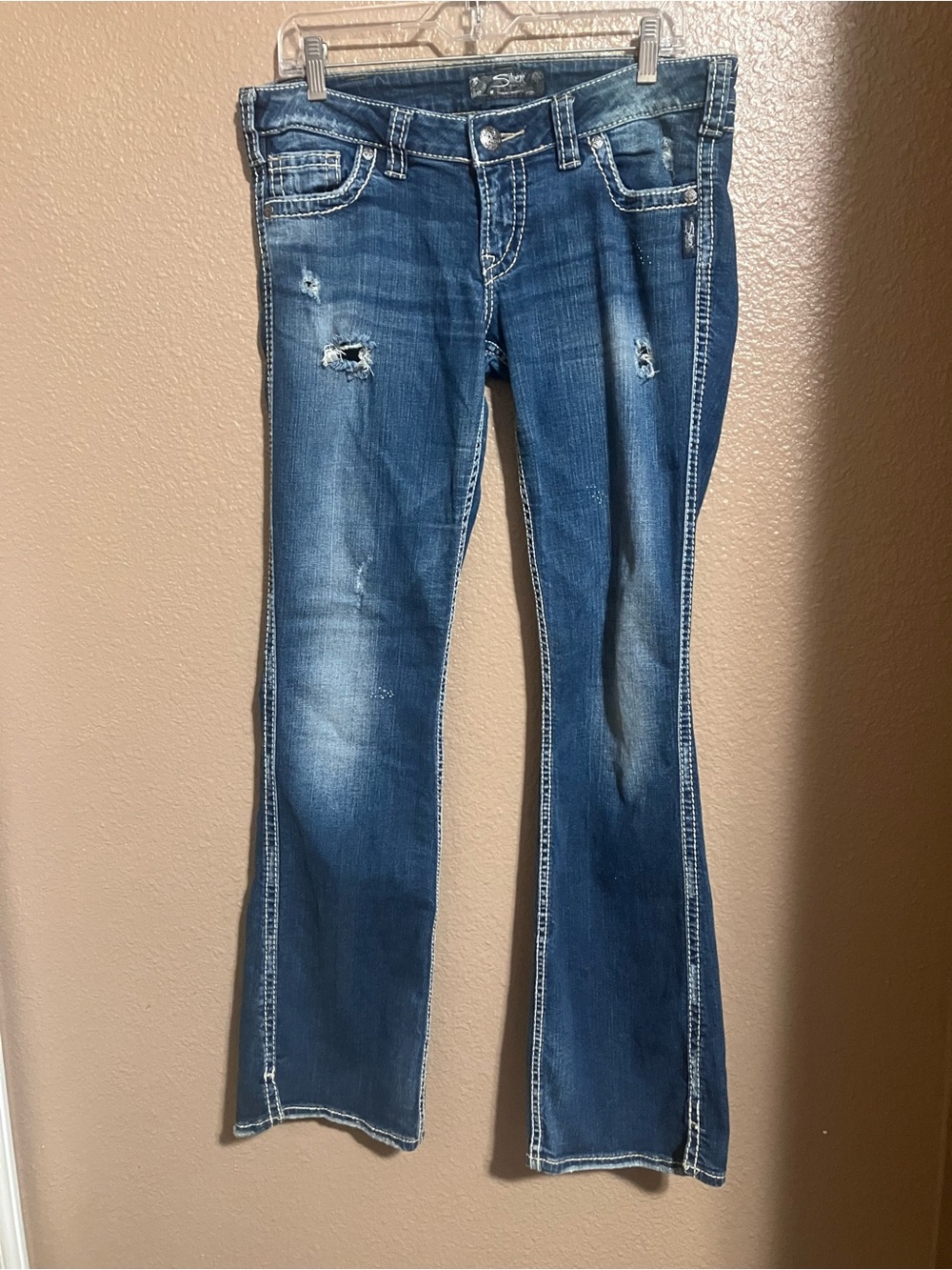 Silver Jeans Women’s Medium Blue Bootcut Jeans with Embroidered Pocket - Picture 2 of 5